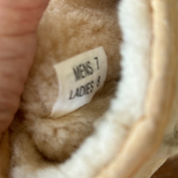 Boots half calf, fuzzy, feels like a slipper, worn once, like new - Picture 7 of 8